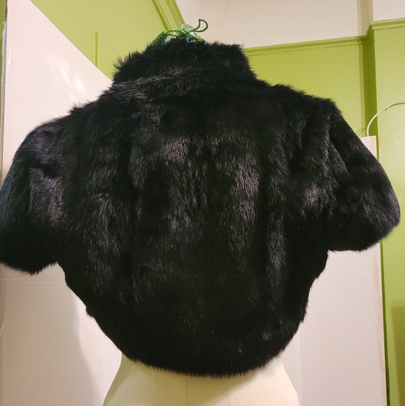 Shrug vest. - Picture 3 of 7